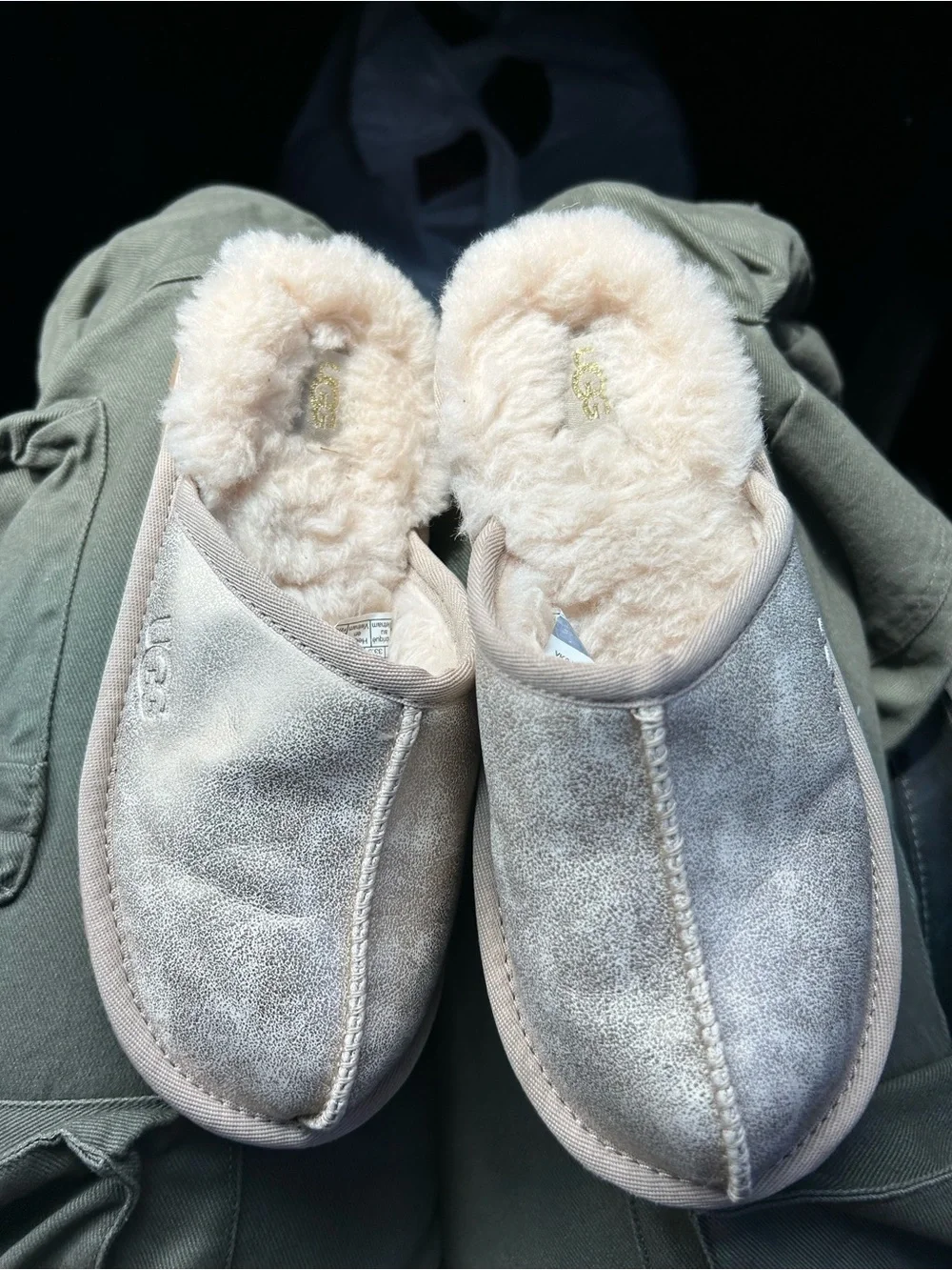 🤍 UGG Cozy Slip-On Slippers - Girls Size 2 - Never Worn